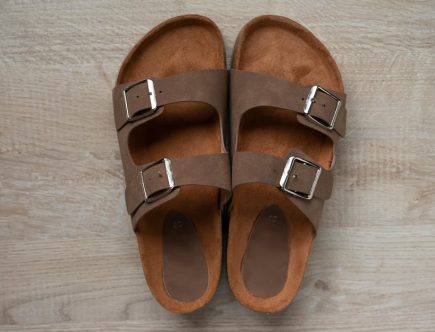 Best Sandals After Hip Replacement: Expert Guide