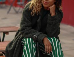 Best Sweaters For Petite Women In 2026: Proportion, Fit, And Fabric