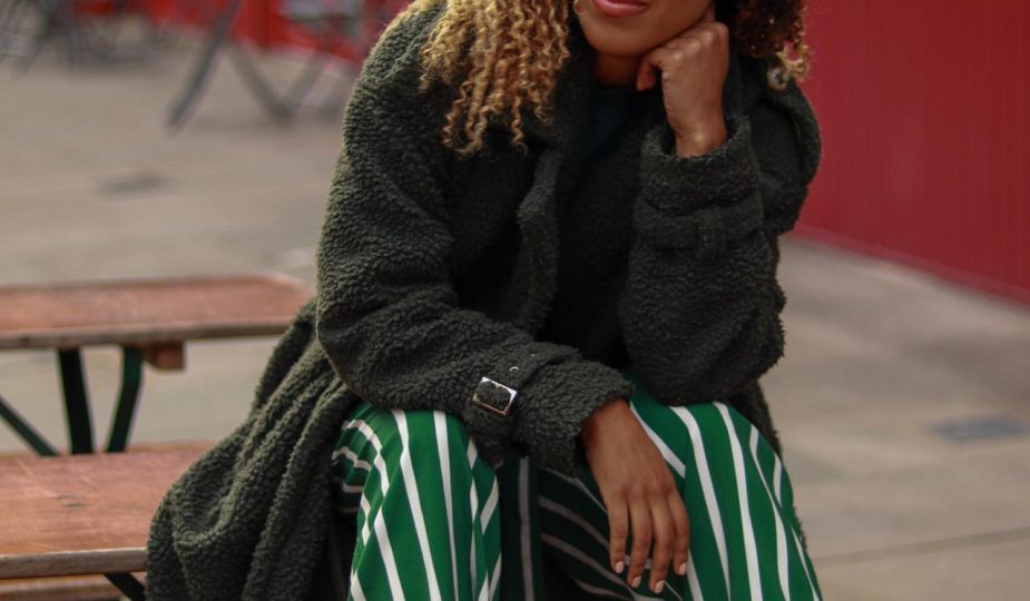 Best Sweaters For Petite Women In 2026: Proportion, Fit, And Fabric