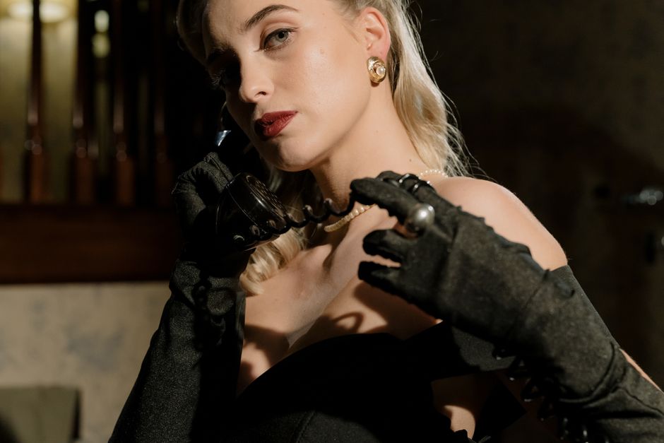 Mob Wife Aesthetic: How to Wear It Right This Winter