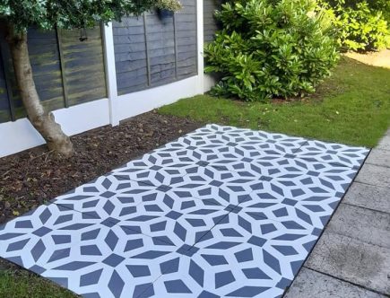 Sparkle Up Your Holidays: Discover the Magic of Dizzy Duck Designs’ Christmas Window Decals Sparkle Up Your Holidays: Discover the Magic of Dizzy Duck Designs’ Christmas Window Decals